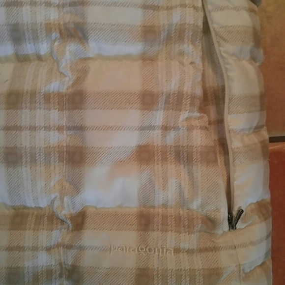 *Patagonia Goose Down with it Puffer Vest* - Picture 4 of 6